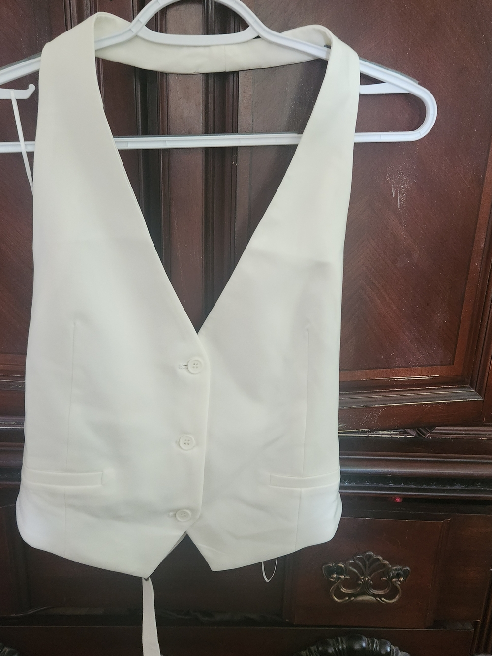 Womens/juniors, Love Tree White Sleeveless V-Neck Vest